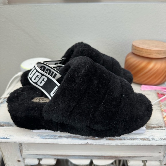 Ugg slippers - Picture 1 of 2